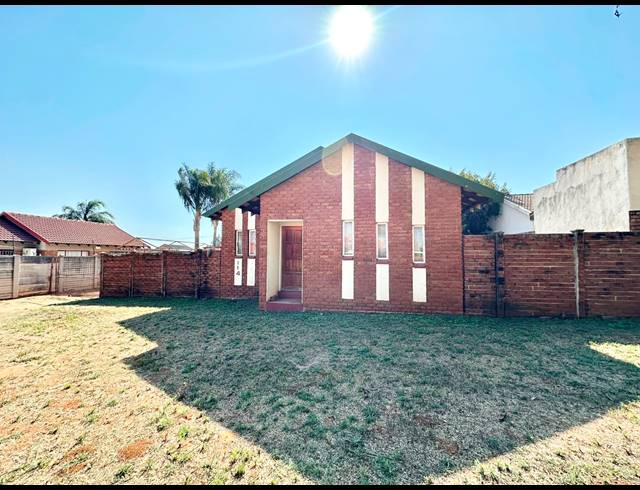 2 BEDROOM HOUSE FOR SALE IN FLORA PARK